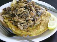 Smoked kippers with curried scrambled eggs on toast